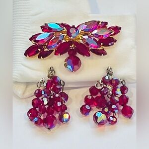 Elegant Crystal Brooch and Earring Set, CLIP ON EARRINGS, RHINESTONES BEAUTIFUL